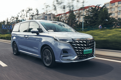 純電動MPV對決 榮威iMAX8 EV與嵐圖夢想家純電版，納米材料技術(shù)加持下的較量